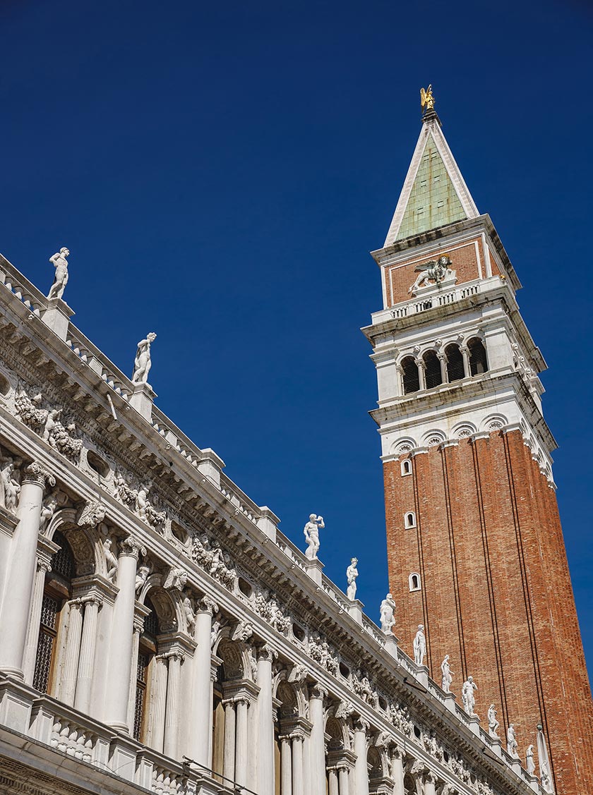 Campanile di San Marco e Torre dell'Orologio a Venezia